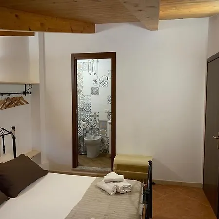 Kamaraton Bed & Breakfast
